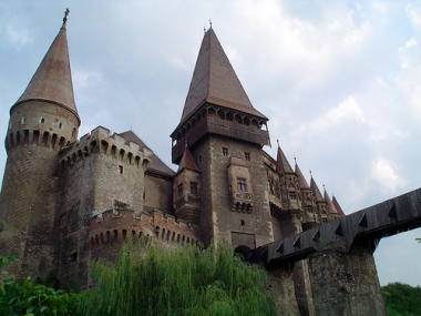 Hunedoara Castle aka Hunyad Castle (Corvinesti / Corvin’s Castle)